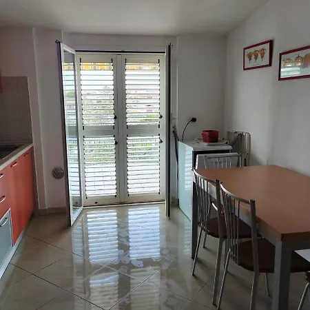Appartamento E12 - Bilocale 4 Posti Letto - Aria Condizionata